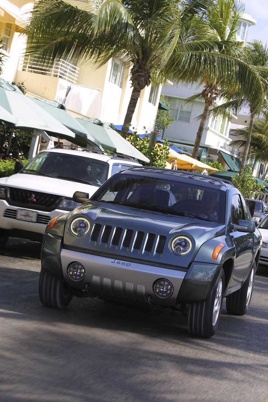  Jeep Compass Concept 2002 года  (фото 9 из 50)